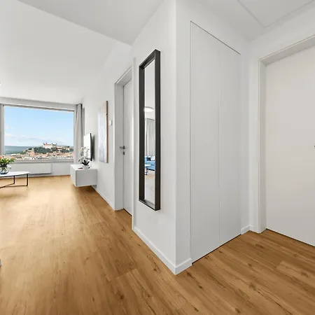 Castle View In Sky Park By Zaha Hadid דירה *