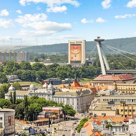Castle View In Sky Park By Zaha Hadid * ברטיסלאבה