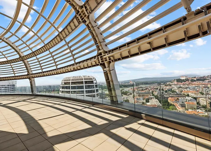 Апартаменты Castle View In Sky Park By Zaha Hadid